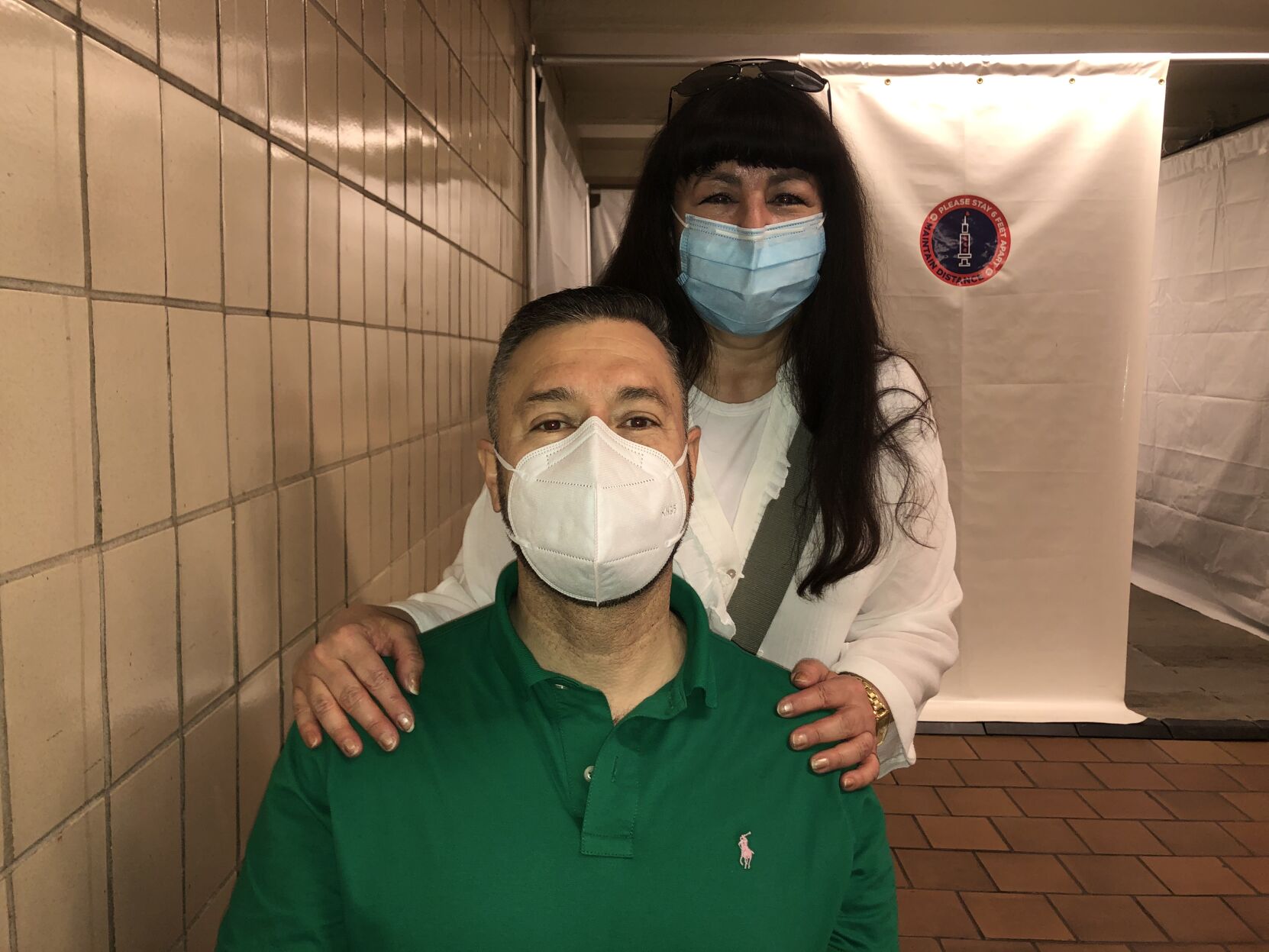 Governor, MTA team up for vax pop-up 1